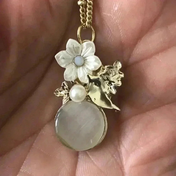 Pretty Spring Floral Flower Bird Antique Style Pendant Necklace Gold 1 NWT - Picture 1 of 3